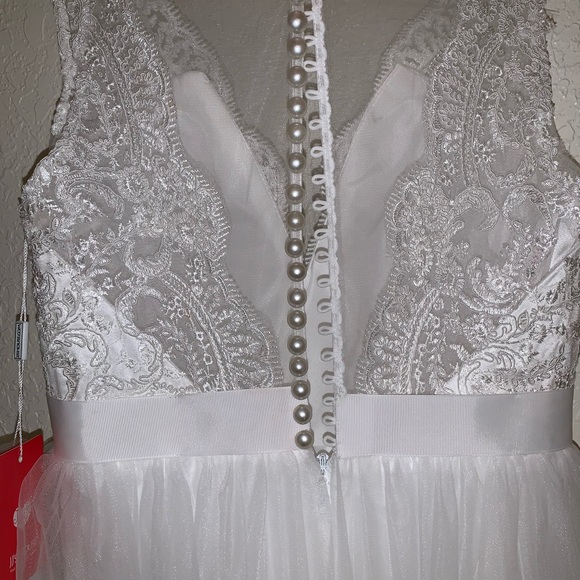 Wedding dress - Picture 5 of 5